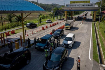 Penyekatan di pintu keluar Tol Ungaran