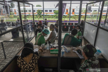 Sebanyak 35.775.567 penduduk Indonesia telah mendapatkan vaksinasi