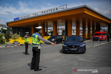 Penyekatan masuk kota Bandung di Tol Pasteur