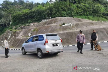 Jalur Puncak-Cianjur sepi dari kendaraan, penyekatan tetap berjalan