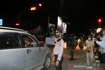 Tim gabungan lakukan penyekatan ruas jalan di Timika