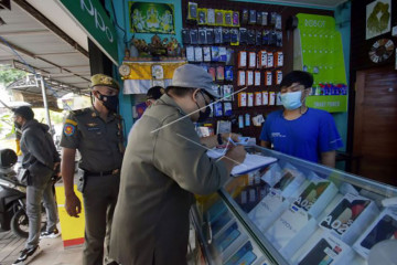 Penutupan tempat usaha non esensial di Denpasar