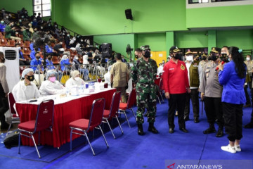 Panglima TNI puji mahasiswa yang menjadi pelopor vaksinasi nasional