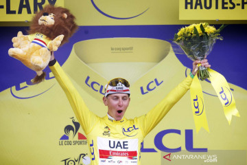 Juara etape 17 Tour de France, Tadej Pogacar semakin kokoh kenakan jersey kuning
