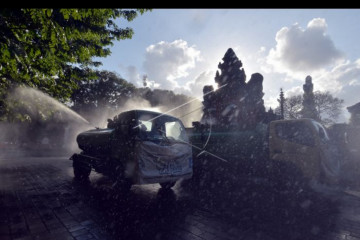 Penyemprotan disinfektan di Denpasar