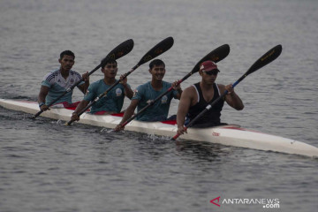 Latihan atlet dayung DKI di Palembang jelang PON Papua