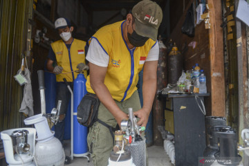 Kelurahan Ciracas pinjamkan tabung oksigen medis ke warga