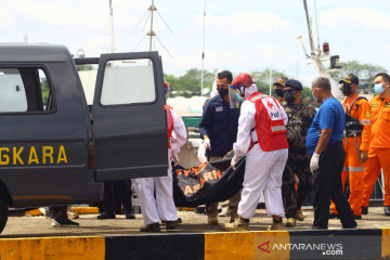 Evakuasi jenazah korban kapal tenggelam di Pontianak