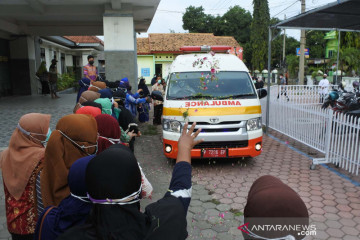 Penghormatan bagi nakes yang meninggal akibat COVID-19