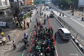 Polda Metro jaya genapkan penyekatan jadi 100 titik PPKM Darurat di Jakarta Raya