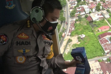 Polda Sumut sebar ribuan brosur PPKM Darurat melalui helikopter