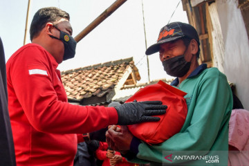 Kepala BIN salurkan bantuan sembako untuk warga terdampak PPKM darurat