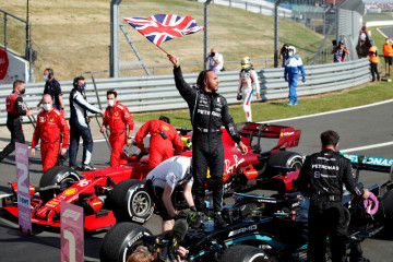 Verstappen kecelakaan, Hamilton juarai GP Inggris untuk kedelapan kali