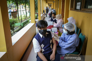 Vaksinasi COVID-19 untuk siswa SMP Kota Tangerang