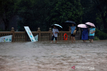 China periksa kendali banjir di kereta bawah tanah