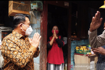 Moeldoko blusukan bagikan masker kepada warga Jakarta