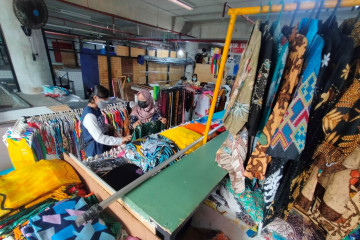 Pedagang produk non esensial di Denpasar diizinkan buka