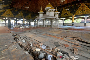 Komplek Makam Syekh Burhanuddin Rusak