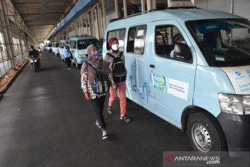 Operasional angkutan MikroTrans JakLingko saat pandemi COVID-19