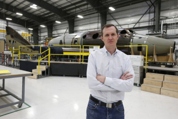 Lagi, Virgin Galactic terbangkan eks CEO ke luar angkasa