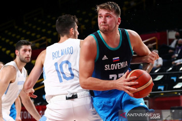 Ringkasan basket Olimpiade hari ini: debut Luka Doncic berbuah 48 poin