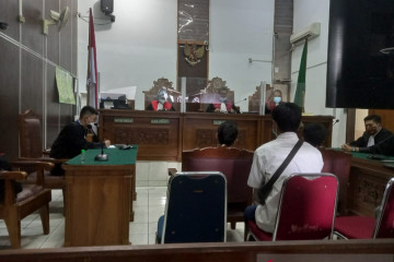 Lima terdakwa kebakaran Kejagung divonis satu tahun penjara