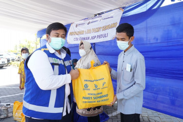 Jasa Marga Gempol-Pasuruan salurkan 1.000 paket sembako untuk warga