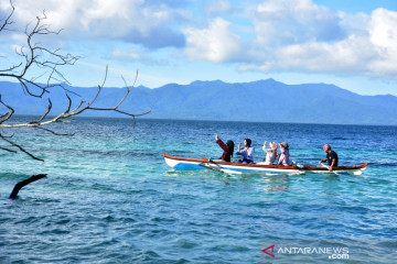 Menikmati panorama Pantai Liang di Maluku Tengah