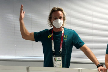 Pelatih renang Australia minta maaf karena merobek masker