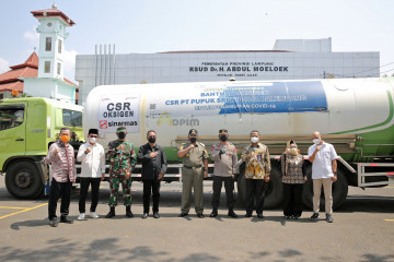 Dirut Pusri serahkan bantuan oksigen untuk RS di Lampung