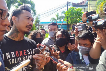 Kemarin, Jerinx SID diperiksa hingga "red notice" Harun Masiku