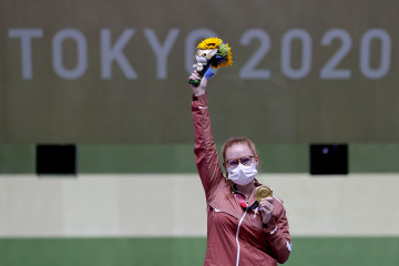Petembak Swiss Nina Christen raih emas nomor rifle putri 50m