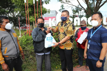 Pelaku usaha salurkan bantuan untuk warga terdampak COVID-19 di Malang