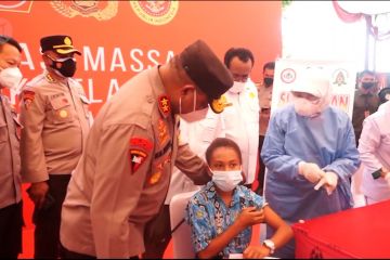 Ratusan pelajar SMP dan SMA di Jayapura ikuti vaksinasi massal