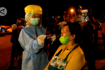 Satgas Kota Ternate tes antigen pelanggar jam malam