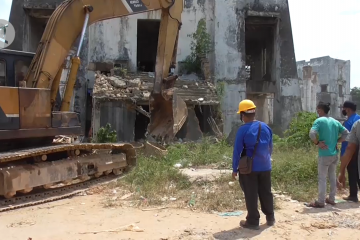 Tim Terpadu Batam bongkar bangunan Pasar Induk Jodoh