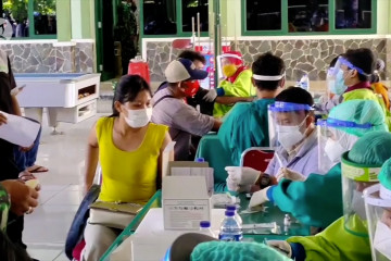 Kodim Cirebon vaksin ribuan warga