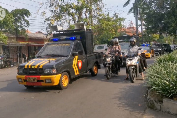 Polisi lakukan sosialisasi keliling jelang PPKM darurat di Solo