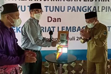 Sembilan tahun menunggu, jaringan listrik di Tuatunu kini tersambung