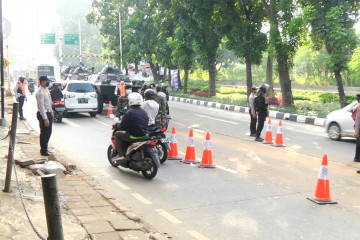 Ketatnya pengawasan di pos penyekatan Lenteng Agung