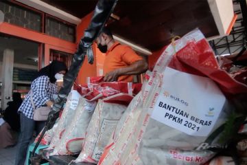 Kantor Pos Padang bertahap salurkan bansos bagi KPM