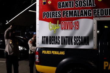 Polres Pemalang salurkan bantuan beras untuk para pedagang