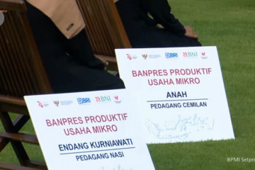 Presiden Jokowi bagikan Banpres Produktif untuk 12,8 juta UMKM