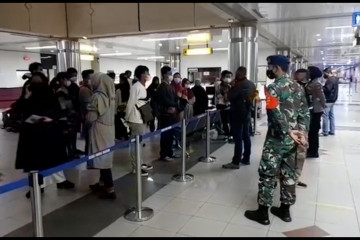 Satgas COVID-19 tahan puluhan penumpang di Bandara Hang Nadim Batam