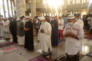 Digelar terbatas, shalat Idul Adha berjalan lancar