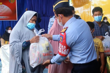 Kemenkumham Aceh bagikan 616 paket sembako untuk masyarakat