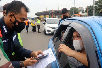 Puluhan kendaraan diputarbalikkan di Gerbang Tol Serang Timur