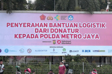 Polda Metro terima donasi logistik Vaksinasi Merdeka