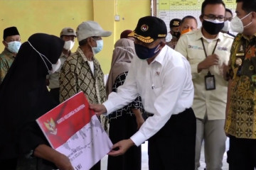 Menko PMK: penyaluran Bansos di Lampung Tengah berjalan baik