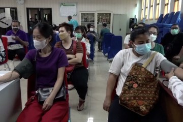 Anies targetkan vaksinasi 1.000 orang di setiap kelurahan
